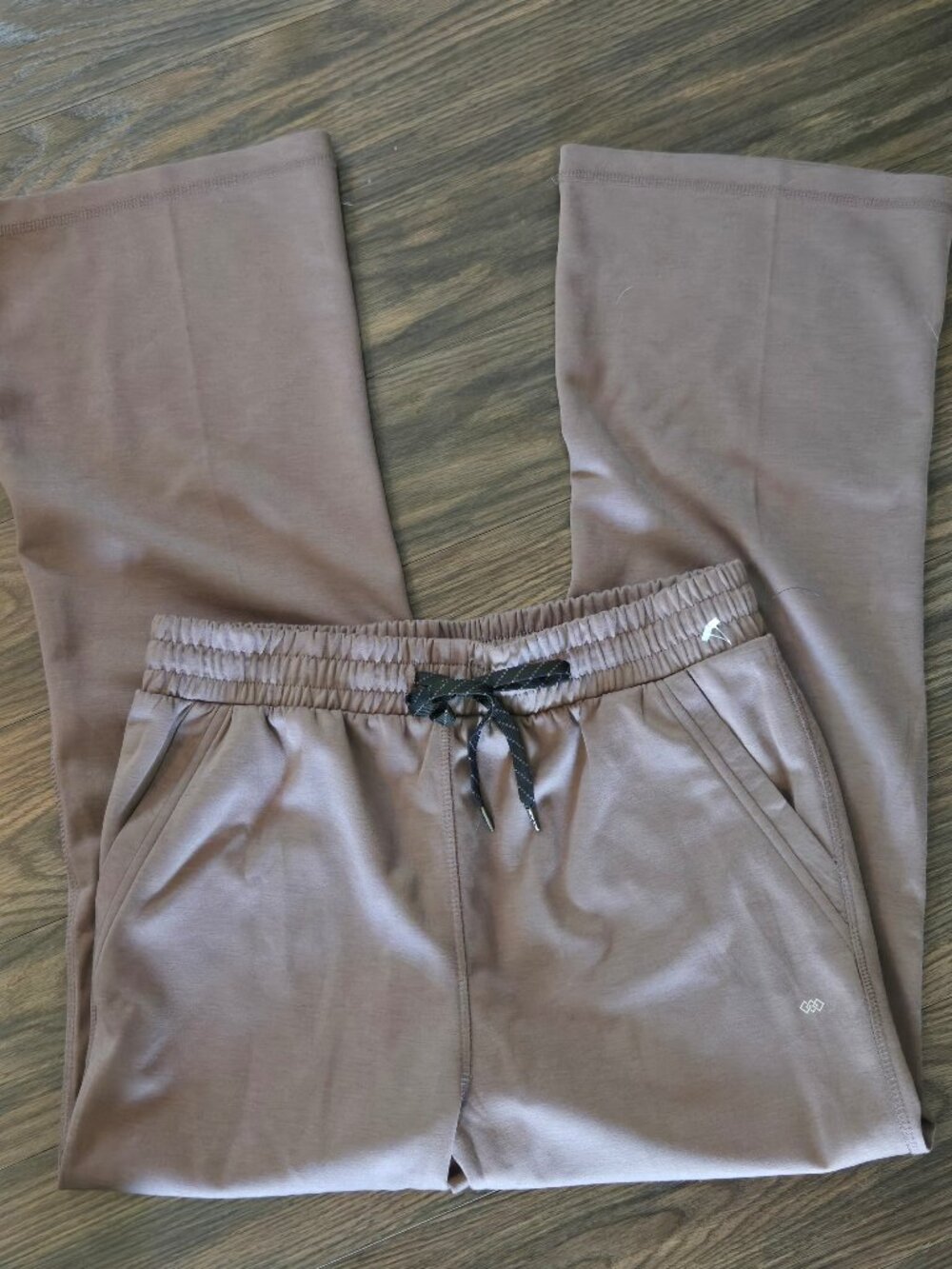 LEG3ND Women's Athletic/Athleisure Pants w/ Flare Legs NWT/SIZE L